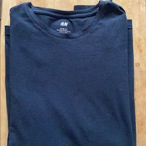 Im selling an H and m long sleeve shirt